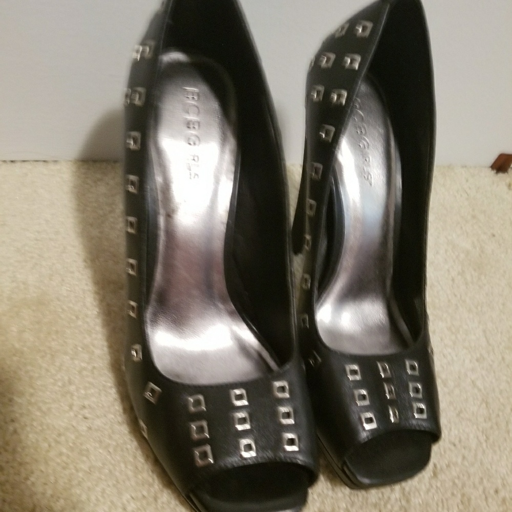 BCBG PUMPS