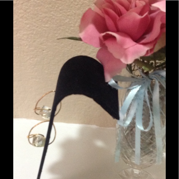 Ladies Hoop Style Earrings. (NWOT) - Picture 2 of 5