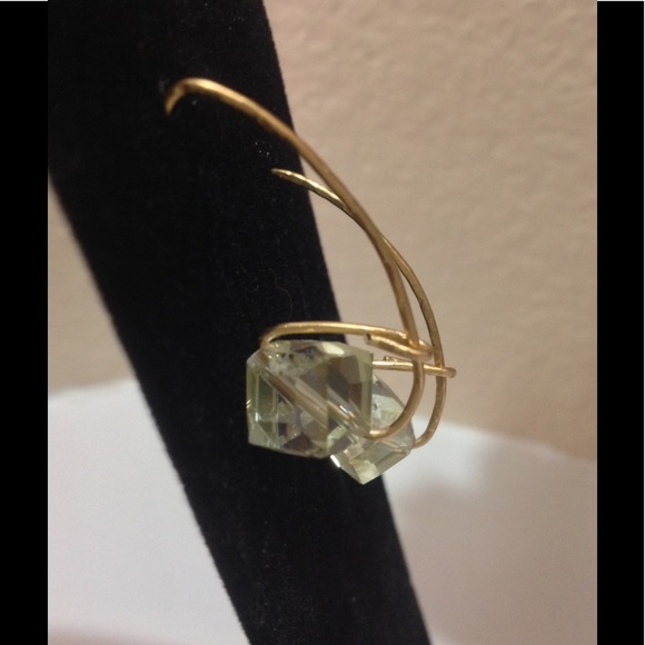 Ladies Hoop Style Earrings. (NWOT) - Picture 5 of 5