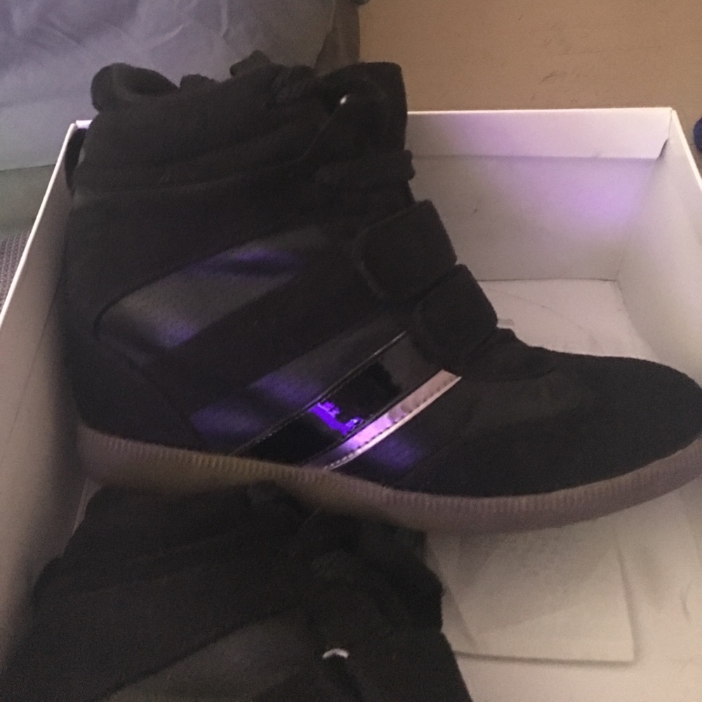 Women's Report Wedge Sneakers