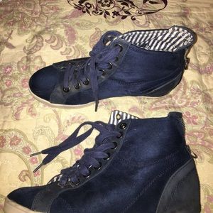 Forever 21 blue velvet shoes