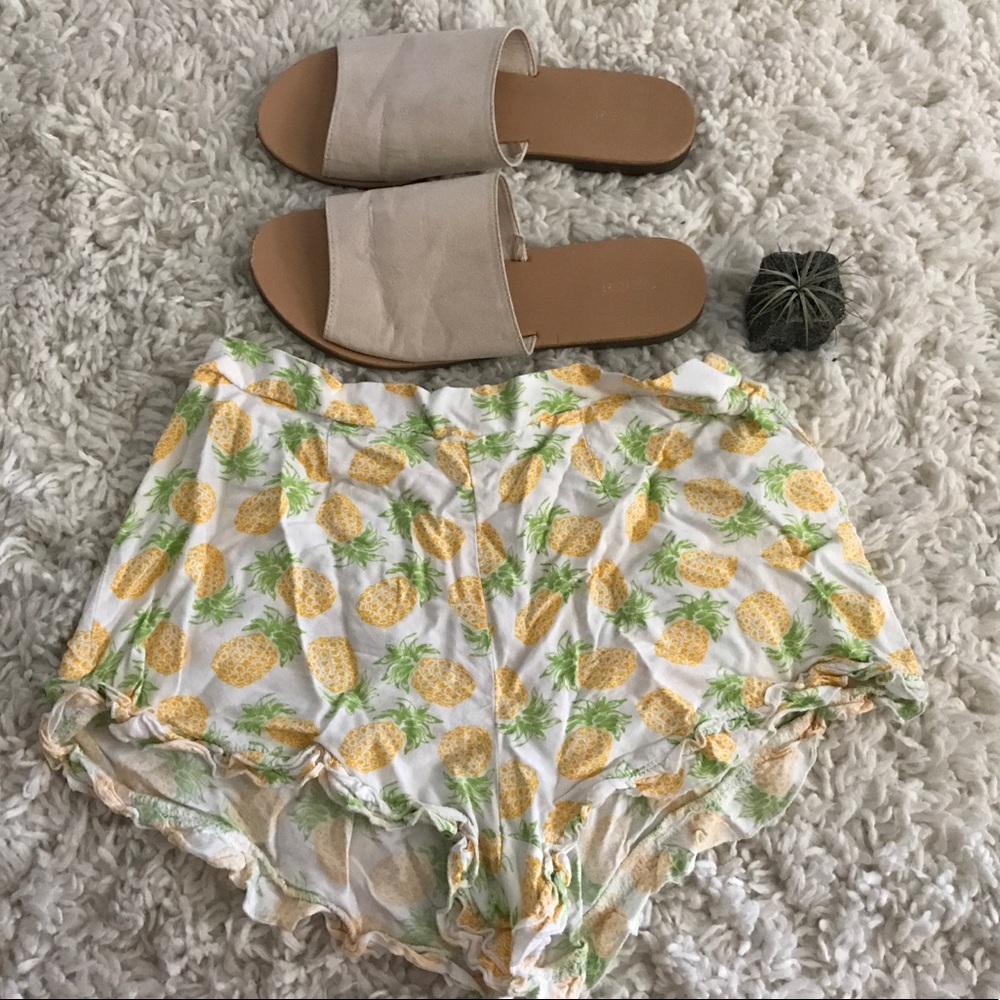 high waisted pineapple shorts ✨