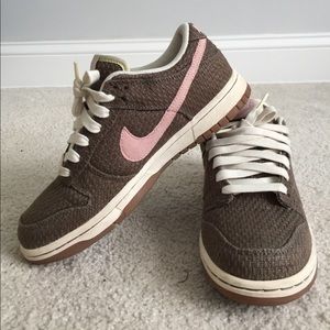 Nike Dunk Low in Brown & Pink. Size 5Y/6.5W