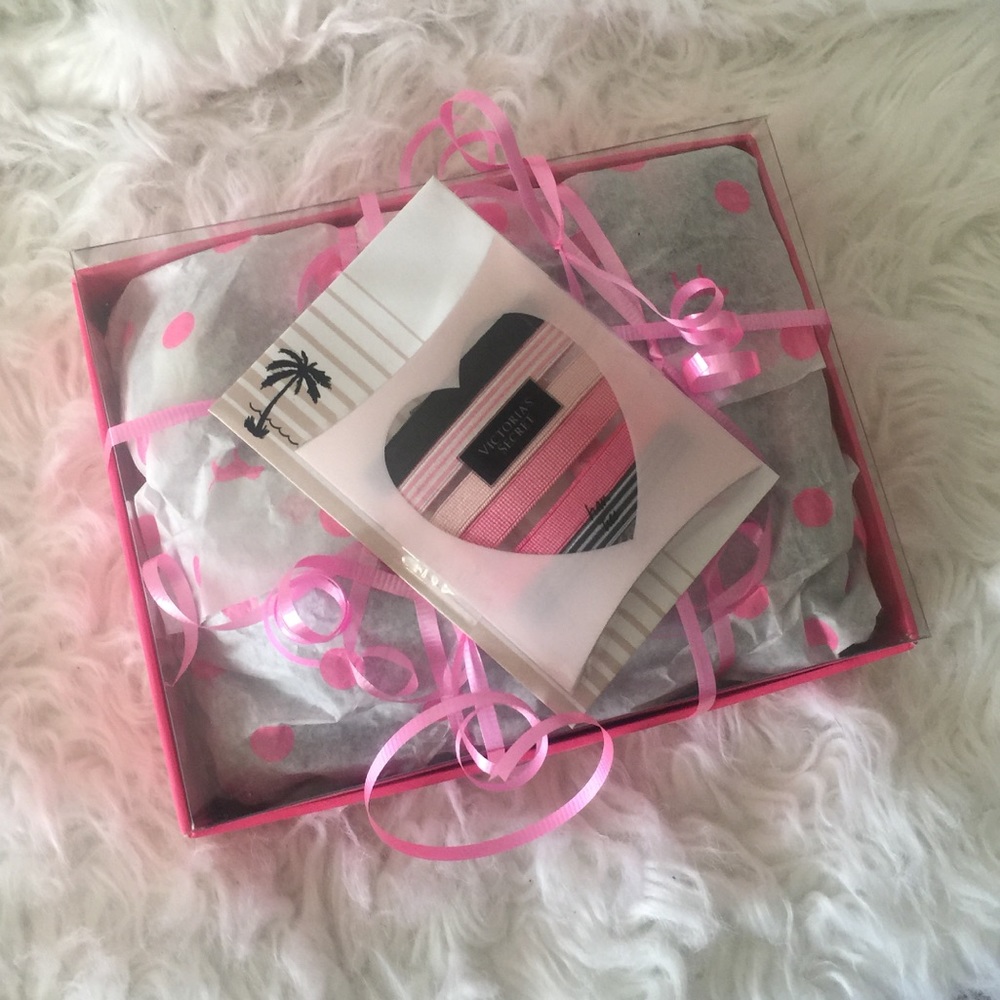 VS Mystery Box Value $75+❤️ LIMITED BOXES - Picture 4 of 4
