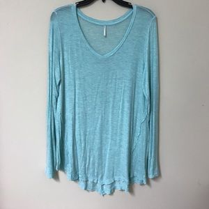 2 tresics shirts size L