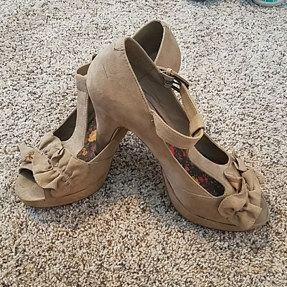 Guess Peep Toe Suede Pumps