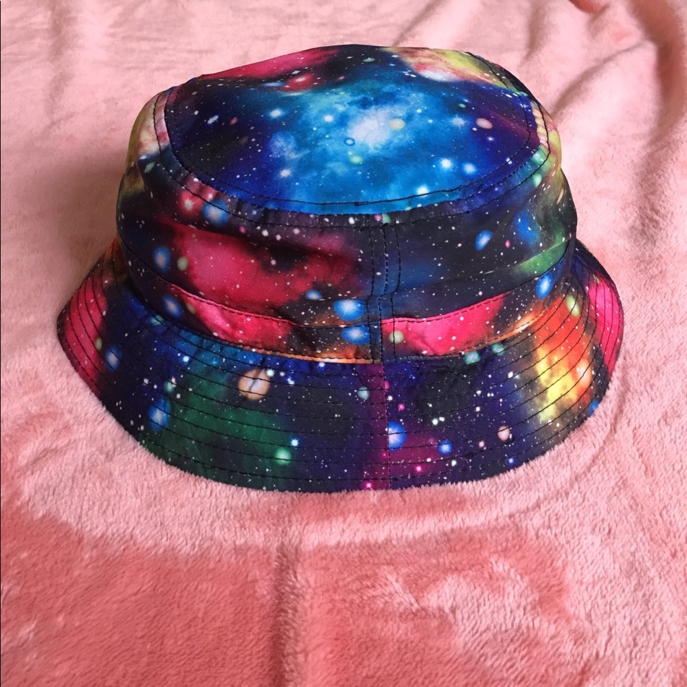 Bucket hat