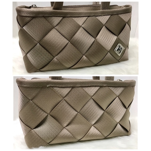 NWT Maggie Signature Seat Belt Shoulder Bag - Picture 2 of 7