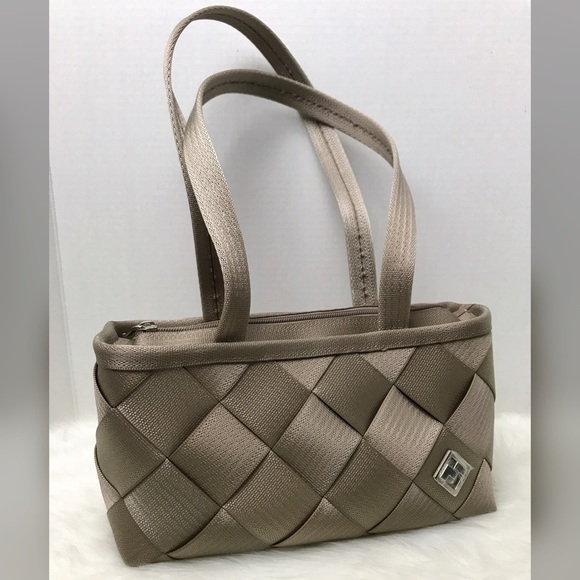 NWT Maggie Signature Seat Belt Shoulder Bag - Picture 6 of 7