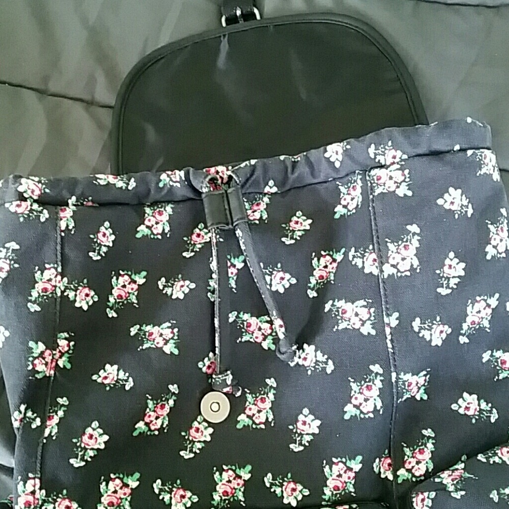 Floral backpack - Picture 3 of 3