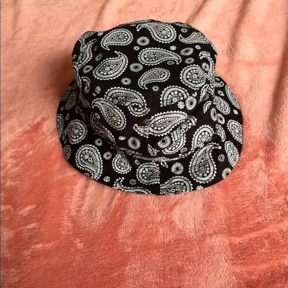 Bucket hat