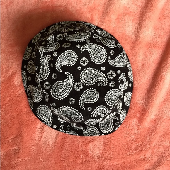 Bucket hat - Picture 2 of 2