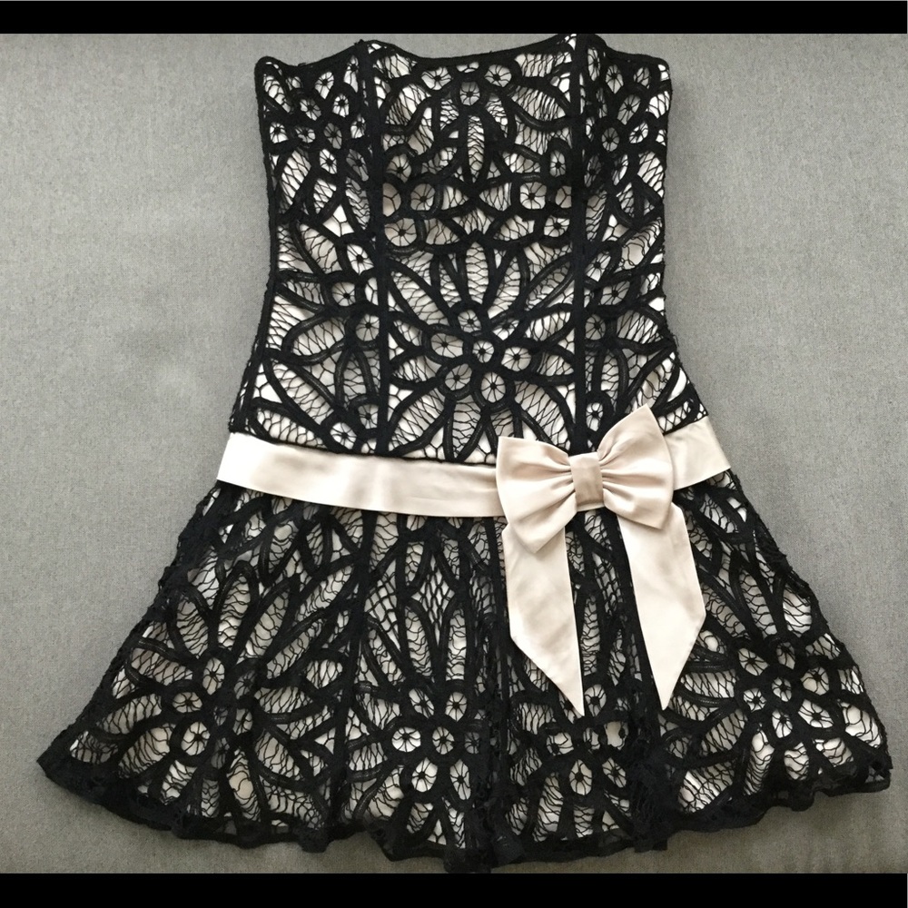Battenburg lace strapless dress - Betsey Johnson