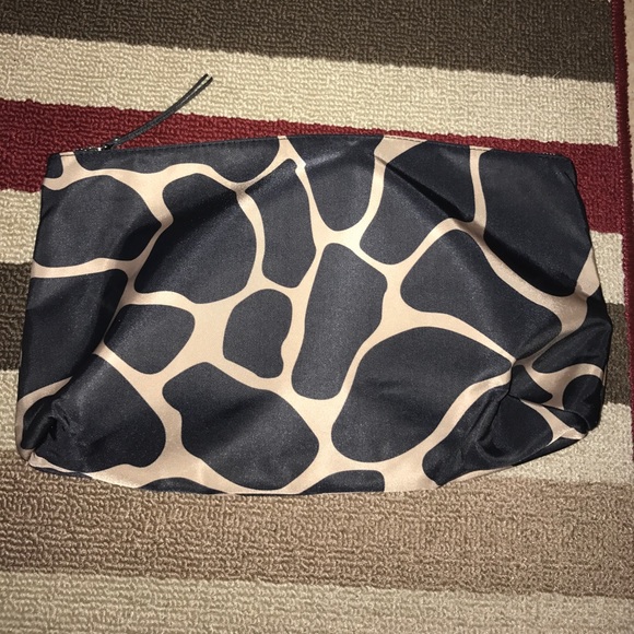 Large Giraffe Print Nylon Clutch or Cosmetic bag😘 - Picture 3 of 8