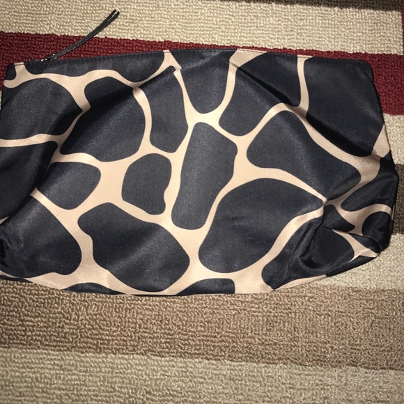 Large Giraffe Print Nylon Clutch or Cosmetic bag😘 - Picture 4 of 8