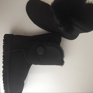 Black Bailey Button Uggs