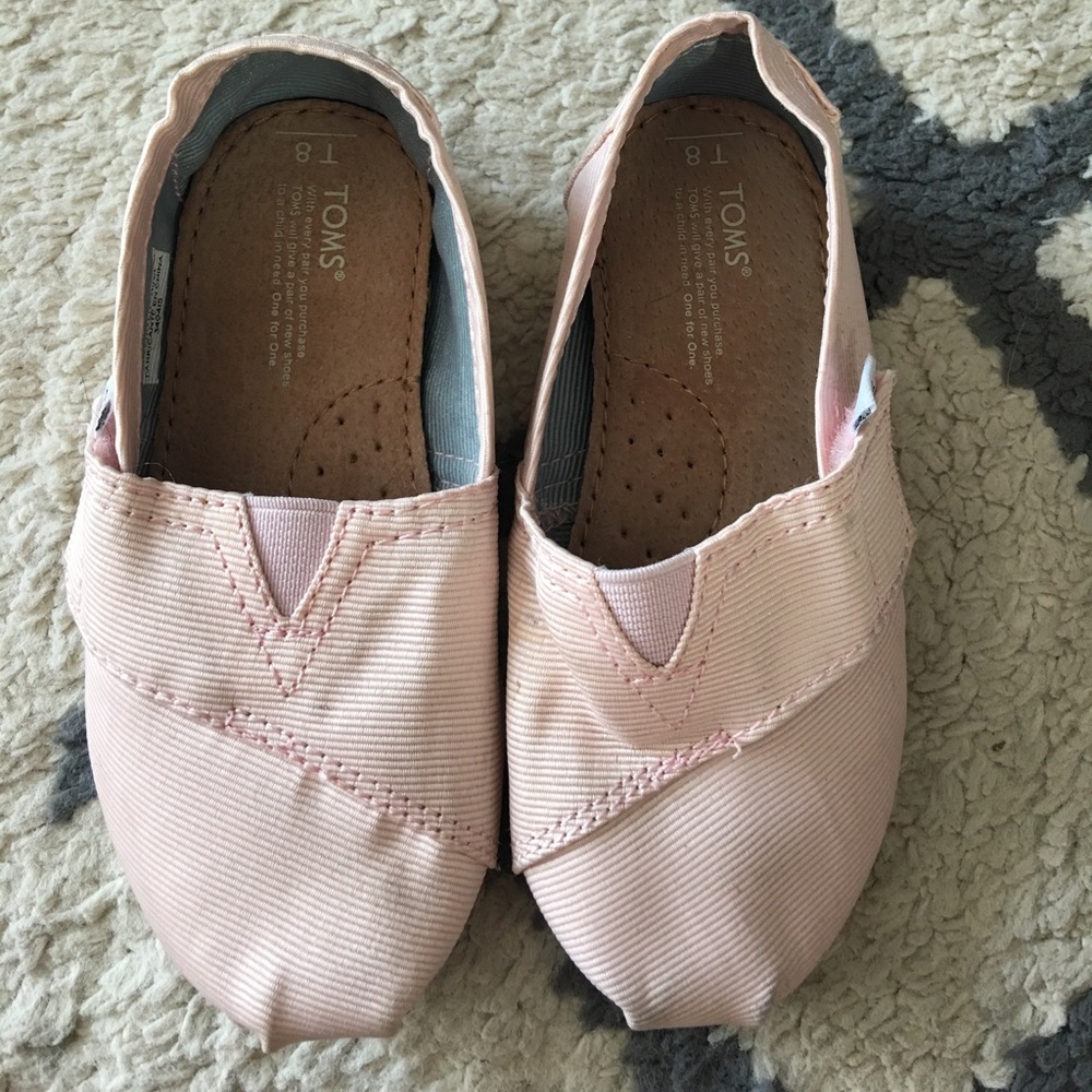 Pink kids toms