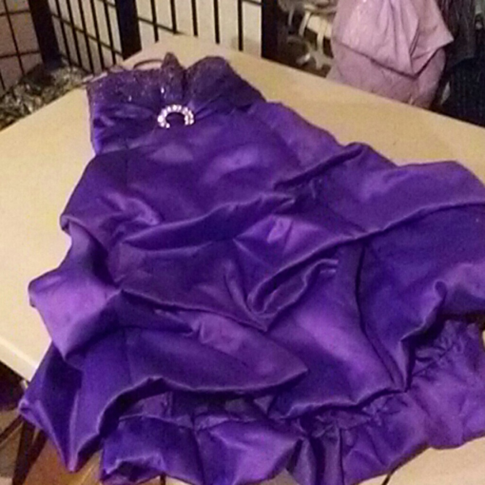 Party dress with gatherings all around