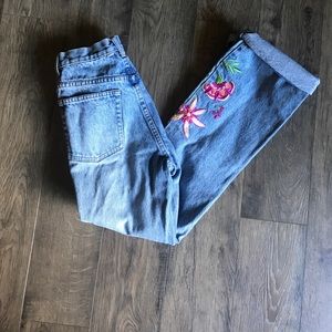 VINTAGE HIGHWAISTED EMBROIDERED JEANS
