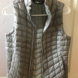 Silver Northface vest - women's small