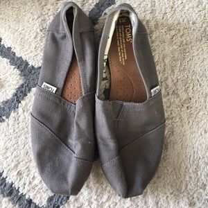 Grey women's toms