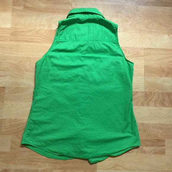 Abercrombie & Fitch sleeveless shirt with collar. - Picture 2 of 2