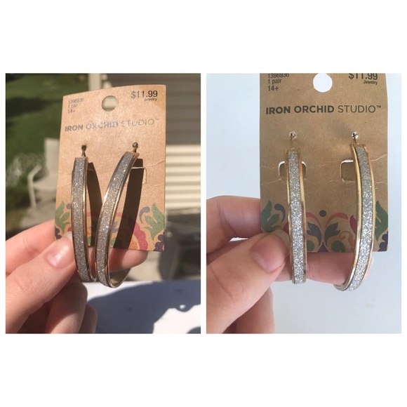CLOSET SALE🎁Sparkly gold toned hoop earrings - Picture 1 of 2
