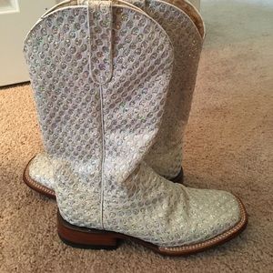 Sparkly rhinestone cowgirl boots