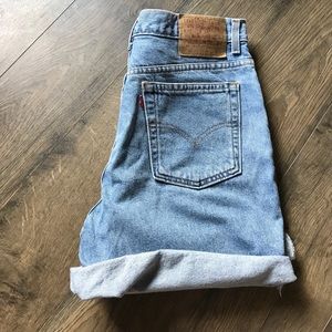 VINTAGE HIGH WAISTED LEVI SHORTS