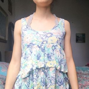 Talula XS Ruffled floral Tank