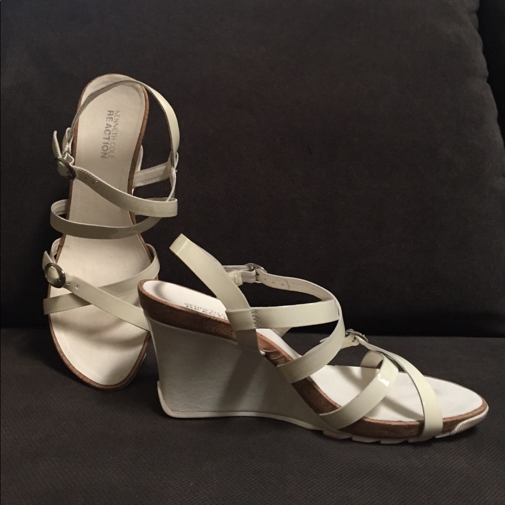 PRICE DROP!Kenneth Cole REACTION White Sandals-EUC