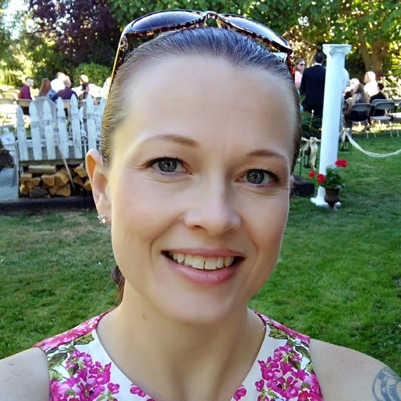 Meet your Posher, Jessica - Picture 2 of 2