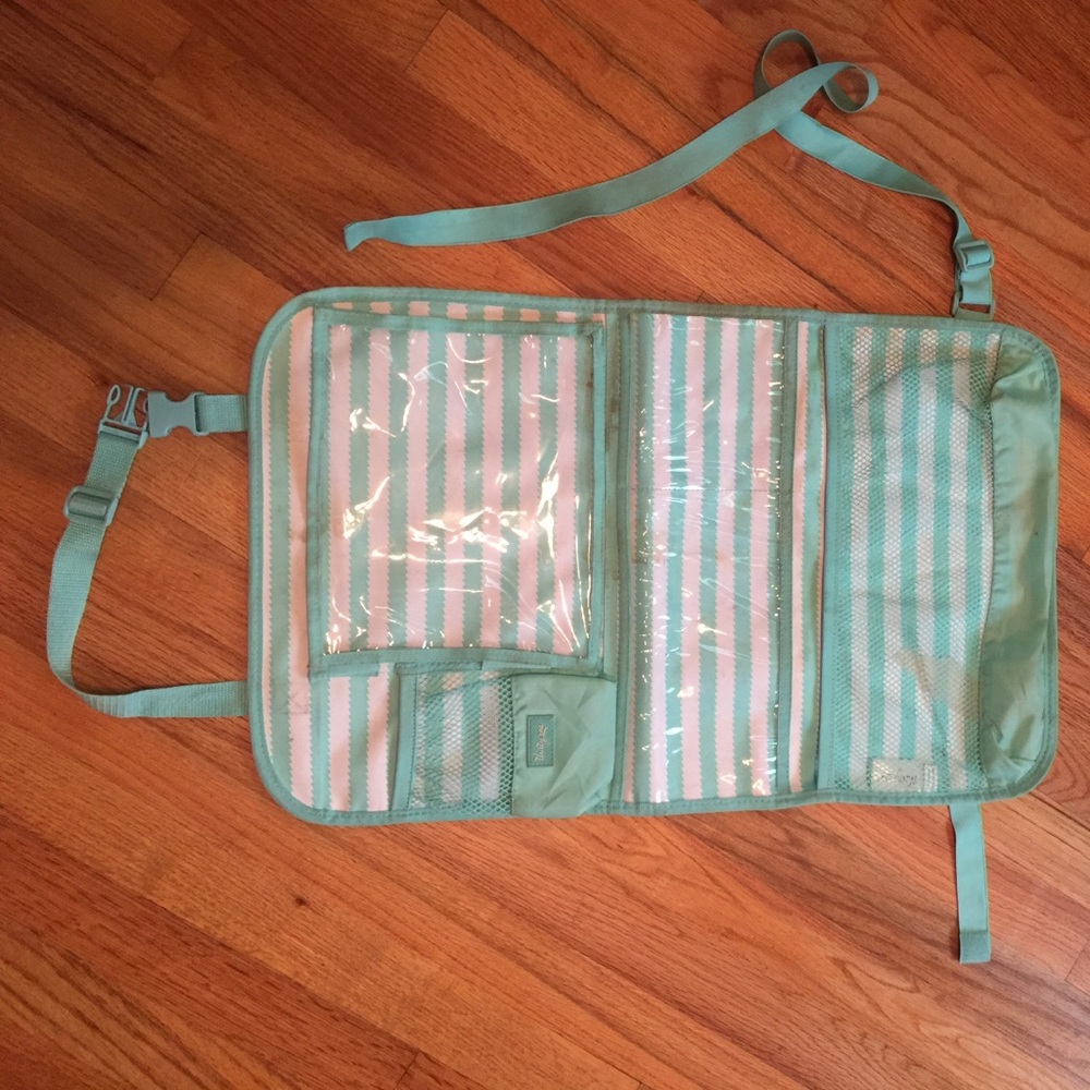 Thirty-one car organizers