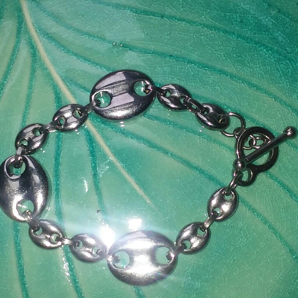 Stainless steel toggle Gucci style bracelet