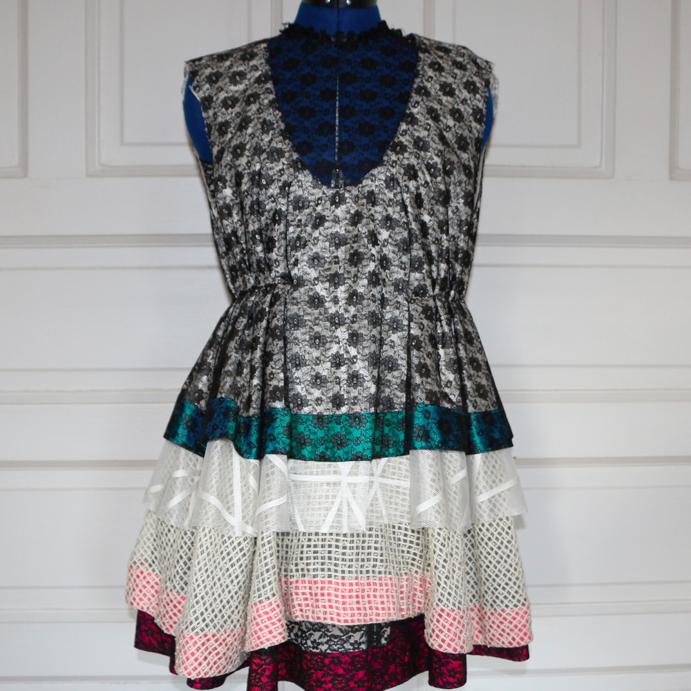 Layered lace pleated dress