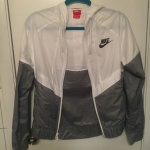 Contemporary Nike windbreaker