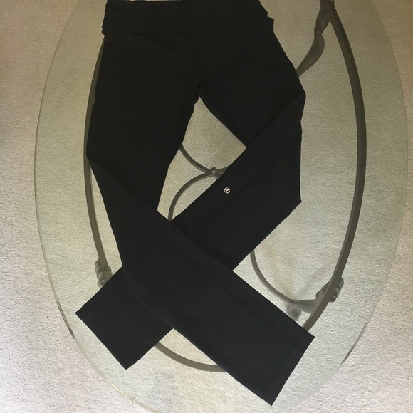 SOLD! Lululemon Leggings - Size 8 - Picture 3 of 4