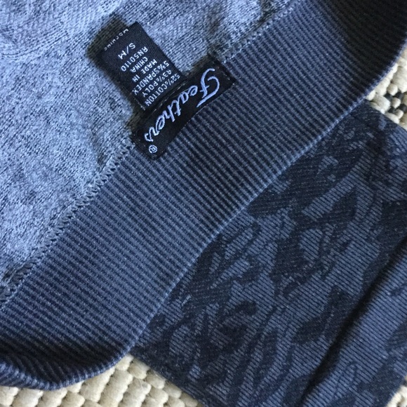 🥇🆕 Francesca’s Gray Printed Leggings 🌸🦋💕 - Picture 4 of 4