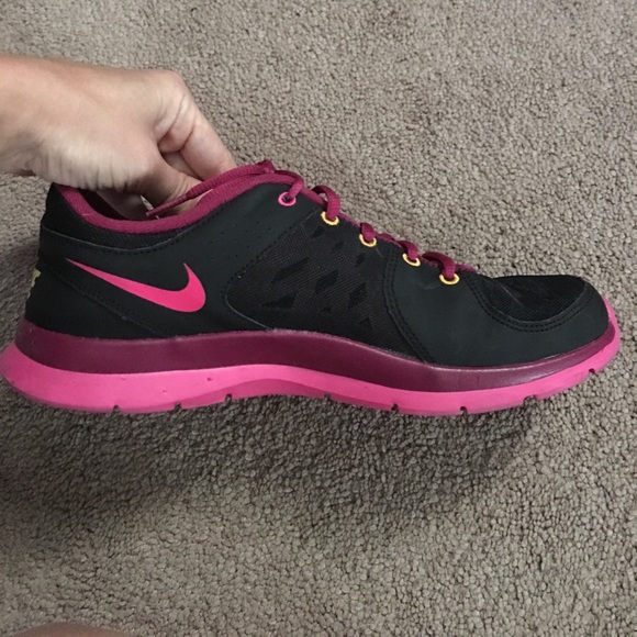 Nike Shoes - Nike sneakers