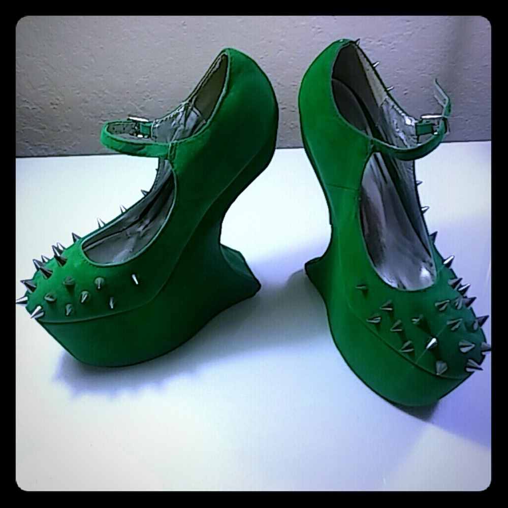 Shoes item #00129