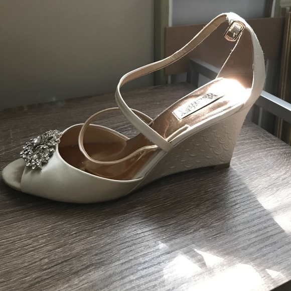 Badgley Mischka Abigail Ivory Bridal Wedges - Picture 2 of 6