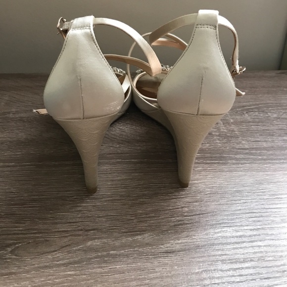 Badgley Mischka Abigail Ivory Bridal Wedges - Picture 3 of 6