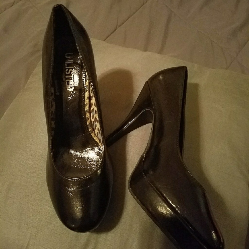 black pumps