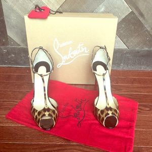 💥SALE💥authentic Christian Louboutin SenoraTstrap