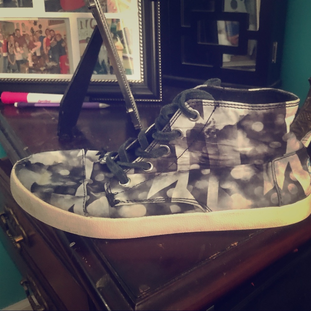 Toms