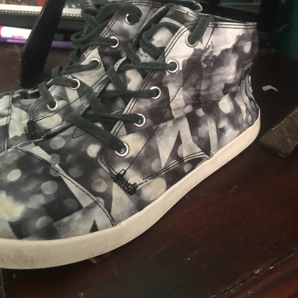 Toms - Picture 4 of 4