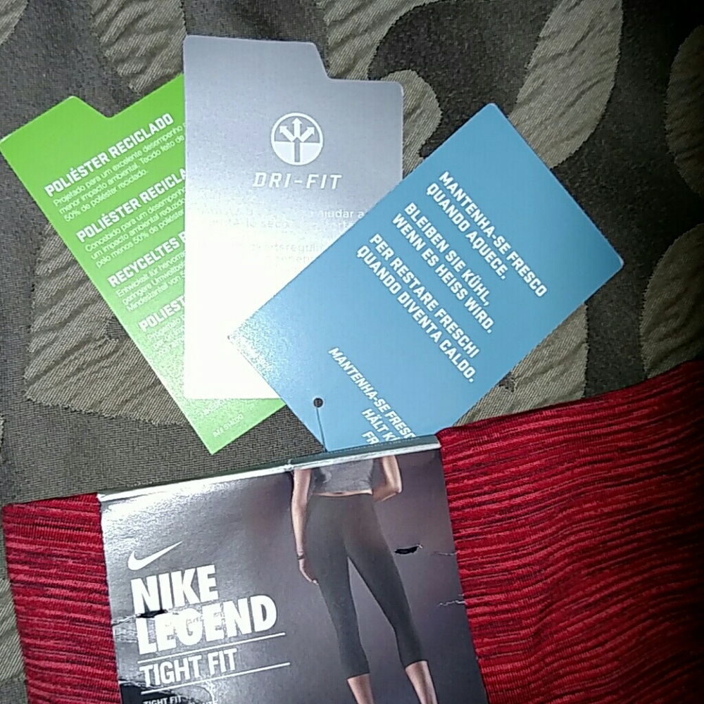 NWT Nike Legend Capri in *Rare* Red Clash