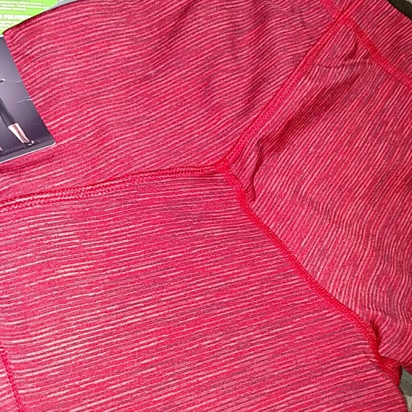 NWT Nike Legend Capri in *Rare* Red Clash - Picture 4 of 5