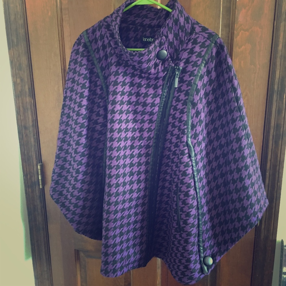 Amazing houndstooth cape