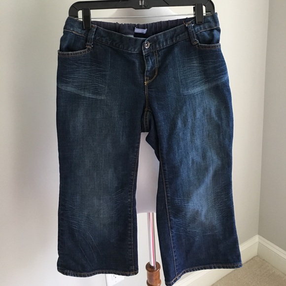 Flattering! GAP maternity jean capris - Picture 2 of 4